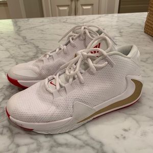 Nike Zoom Freak 1 Roses Giannis Antetokounmpo